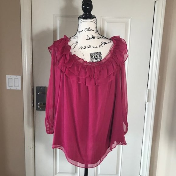 Vince Camuto Tops - NWT Vince Camuto Ruffle Neckline Blouse